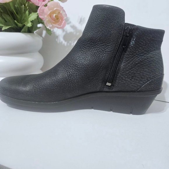 ECCO Skyler Women's Black Leather Side Zip Wedge Booties 7-7.5 EU 38 - Picture 6 of 7